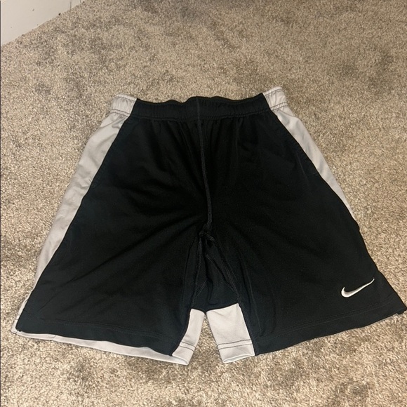 Nike Two-Tone Performance Shorts - Picture 4 of 7